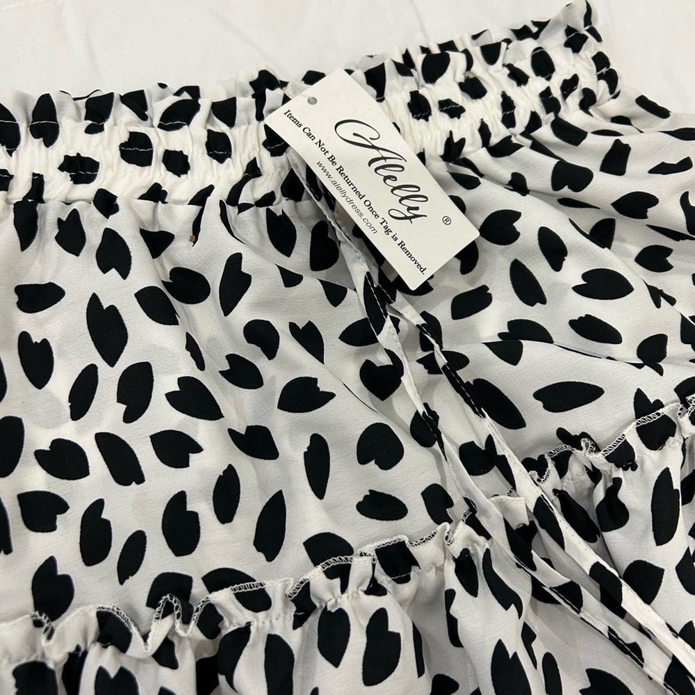 🔥PRICE🔥 ALELLY • White and Black 2 Tier Mini Skirt • M - Picture 6 of 8